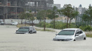 Inundaciones en Dubai luego que cayera el equivalente a un año de lluvia